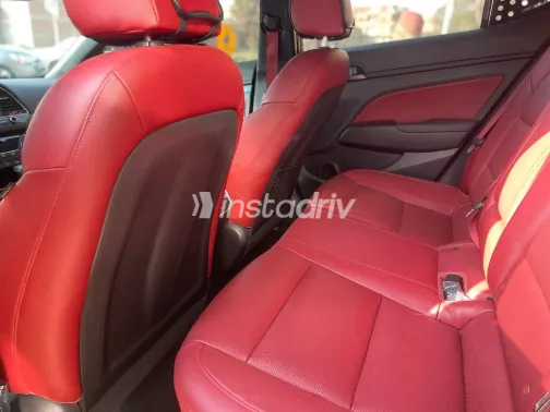 هيونداي افانتي 2017 أبيض مستعملة للبيع - 2