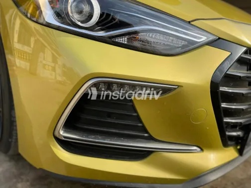 هيونداي افانتي 2017 أبيض مستعملة للبيع - 9