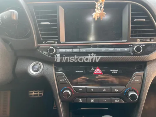 هيونداي افانتي 2017 أبيض مستعملة للبيع - 10