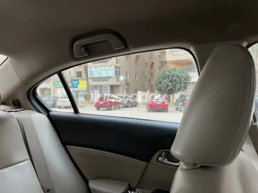 Honda Civic 2016 White Used for Sale - 10