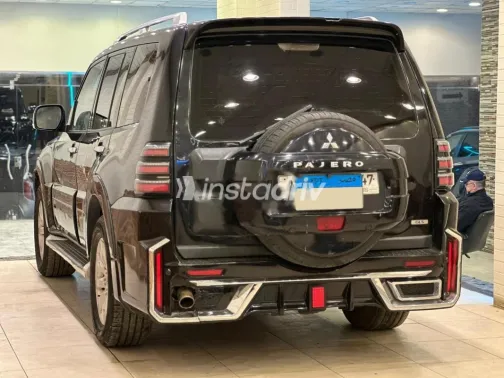 ميتسوبيشي باجيرو 2011 أسود مستعملة للبيع - 2