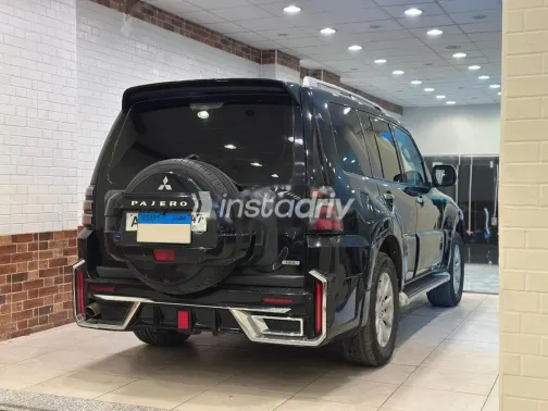 ميتسوبيشي باجيرو 2011 أسود مستعملة للبيع - 4