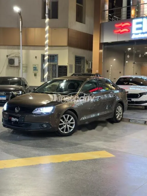 Volkswagen Jetta 2012 Brown Used for Sale - 2