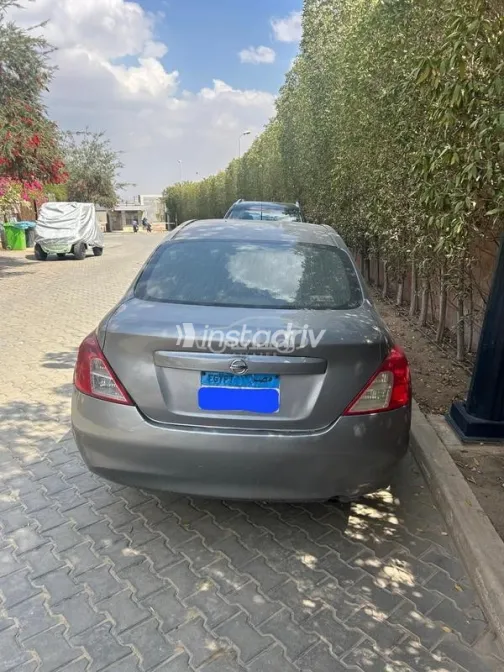 نيسان صنى 2015 ذهبي مستعملة للبيع - 1