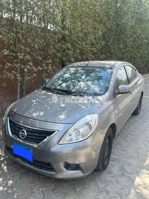 نيسان صنى 2015 ذهبي مستعملة للبيع - 2