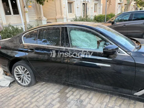 بي ام دبليو 520 2021 أبيض مستعملة للبيع - 1