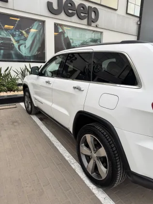 جيب جراند شيروكي 2016 أبيض مستعملة للبيع