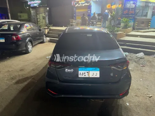 تويوتا كورولا 2019 أبيض مستعملة للبيع - 2