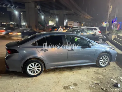 تويوتا كورولا 2019 أبيض مستعملة للبيع - 6