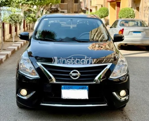 نيسان صنى 2012 أحمر غامق مستعملة للبيع - 2