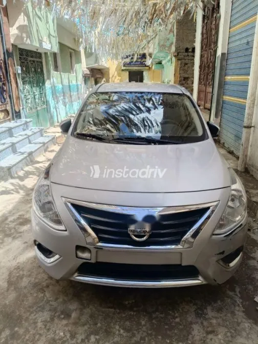 نيسان صنى 2012 أحمر غامق مستعملة للبيع - 7