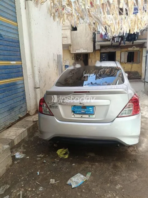 نيسان صنى 2012 أحمر غامق مستعملة للبيع - 8