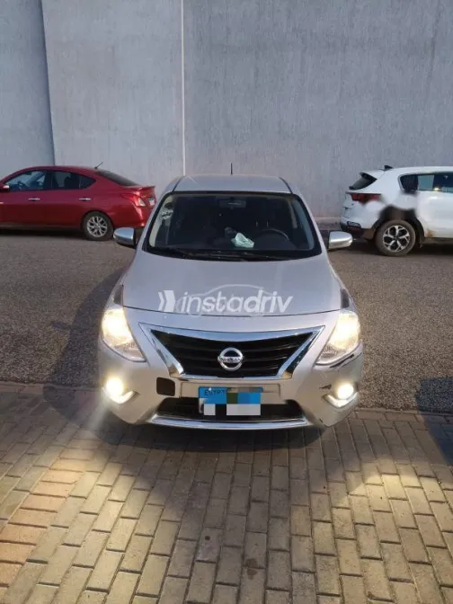 نيسان صنى 2012 أحمر غامق مستعملة للبيع - 9