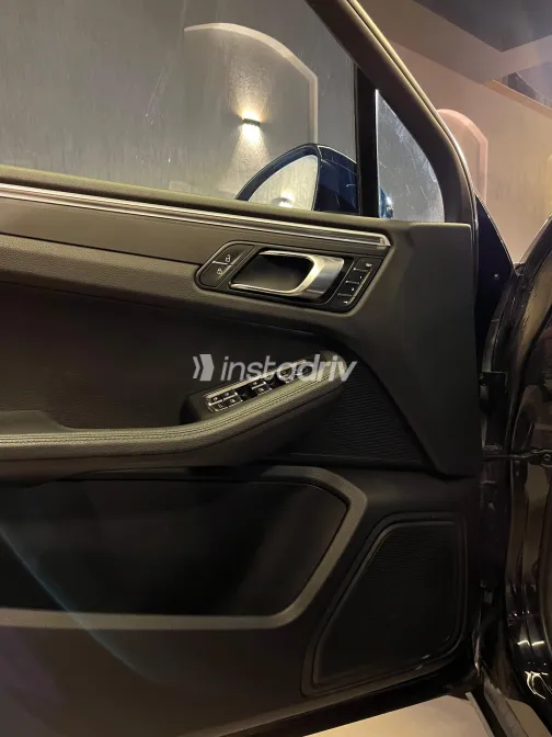 Porsche Macan 2021 White Used for Sale - 9