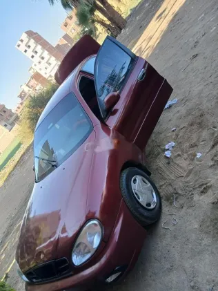 دايو لانوس 2005 أحمر مستعملة للبيع