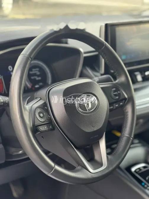 تويوتا كورولا 2025 أزرق غامق مستعملة للبيع - 4