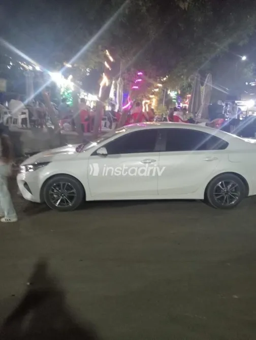 كيا K3 2024 أبيض مستعملة للبيع - 3