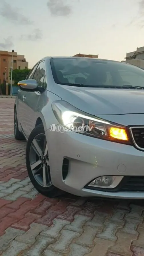 Kia Cerato 2017 Silver Used for Sale - 2