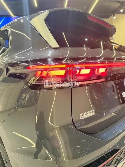 Volkswagen Tiguan 2024 Gray Used for Sale - 4