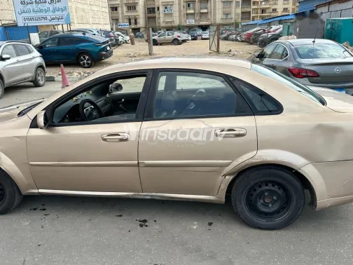 شيفروليه أوبترا 2006 ذهبي مستعملة للبيع - 2