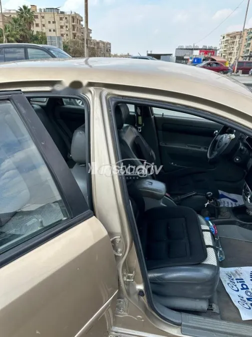 شيفروليه أوبترا 2006 ذهبي مستعملة للبيع - 4