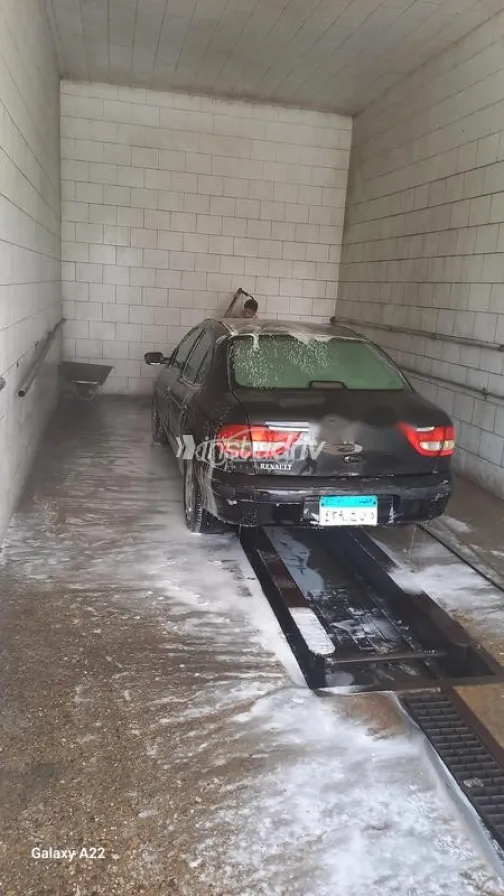رينو ميجان 2000 أسود مستعملة للبيع - 3