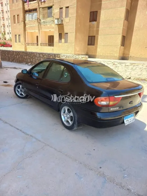 رينو ميجان 2000 أسود مستعملة للبيع - 9
