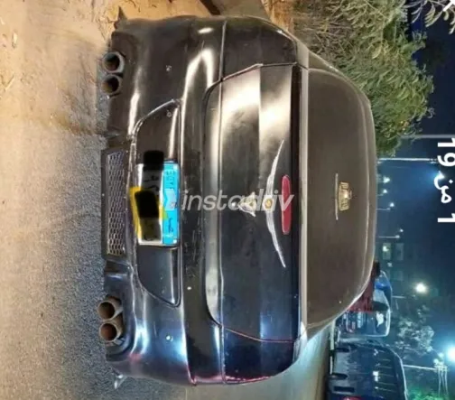 كرايسلر 300 1999 أبيض مستعملة للبيع - 1