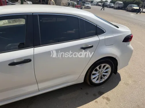 Toyota Corolla 2021 White Used for Sale - 3