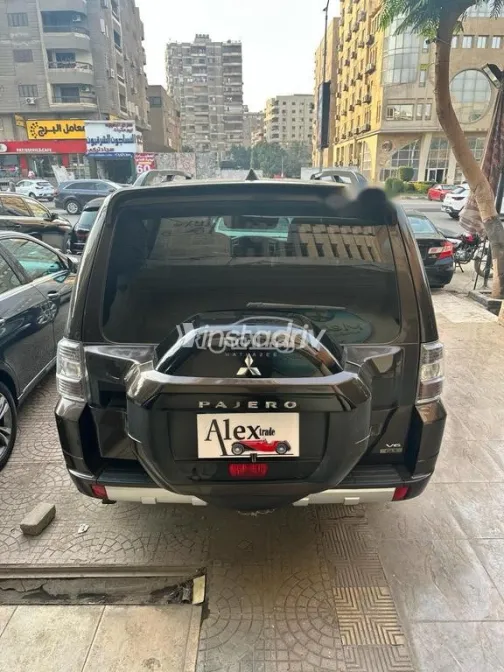 ميتسوبيشي باجيرو 2017 ذهبي مستعملة للبيع - 6