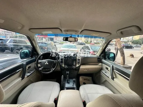ميتسوبيشي باجيرو 2017 ذهبي مستعملة للبيع - 7