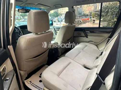 ميتسوبيشي باجيرو 2017 ذهبي مستعملة للبيع - 8