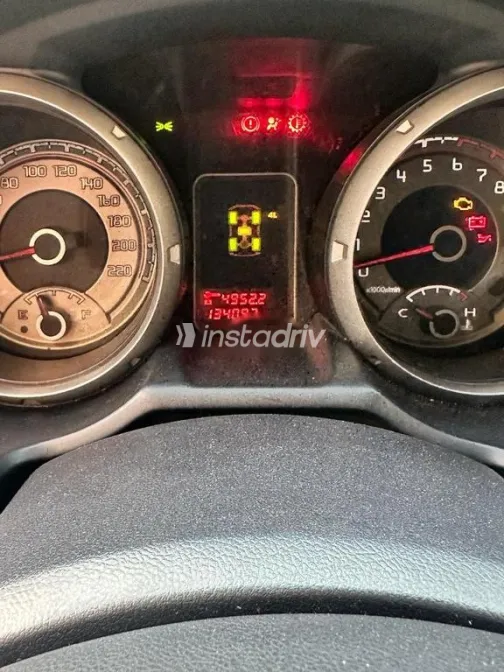 ميتسوبيشي باجيرو 2017 ذهبي مستعملة للبيع - 9