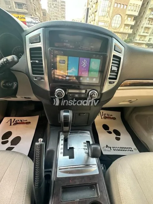 ميتسوبيشي باجيرو 2017 ذهبي مستعملة للبيع - 10