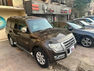 ميتسوبيشي باجيرو 2017 ذهبي مستعملة للبيع