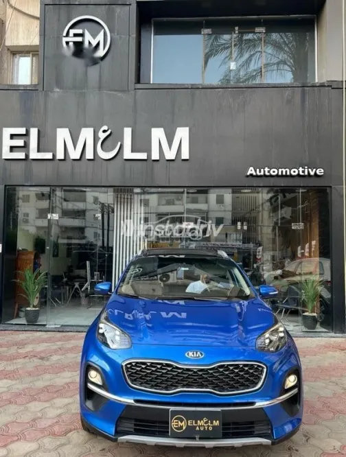 كيا سبورتاج 2021 أزرق غامق مستعملة للبيع - 2