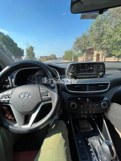 Hyundai Tucson GDI 2019 White Used for Sale - 3