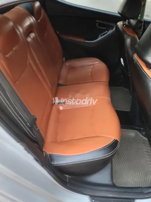 هيونداي إلنترا ام دى 2013 فضي مستعملة للبيع - 4