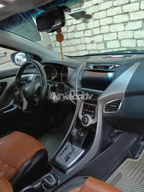 هيونداي إلنترا ام دى 2013 فضي مستعملة للبيع - 6