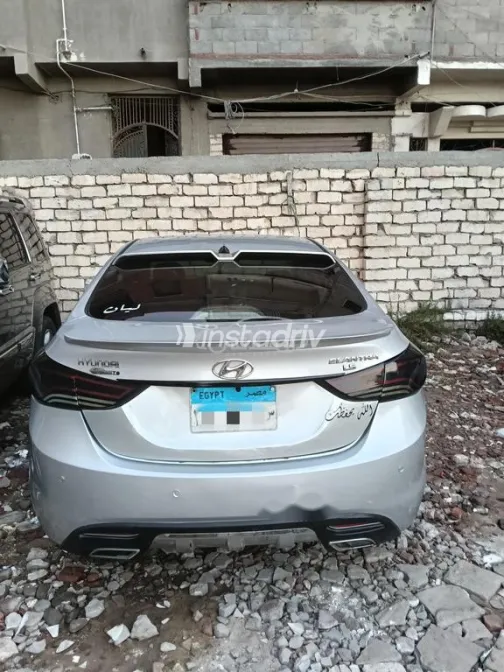 هيونداي إلنترا ام دى 2013 فضي مستعملة للبيع - 8