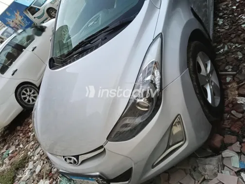 هيونداي إلنترا ام دى 2013 فضي مستعملة للبيع - 9