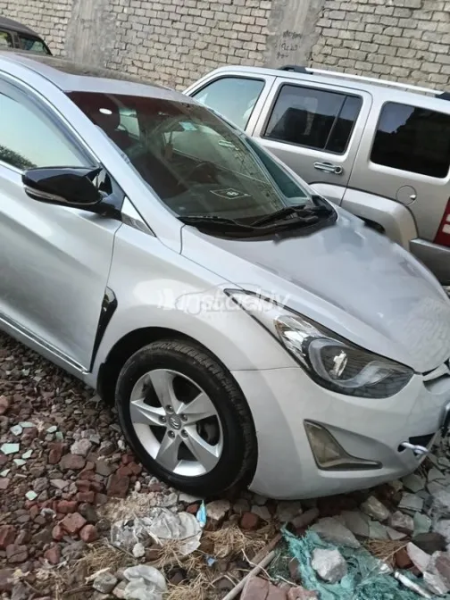 هيونداي إلنترا ام دى 2013 فضي مستعملة للبيع - 10