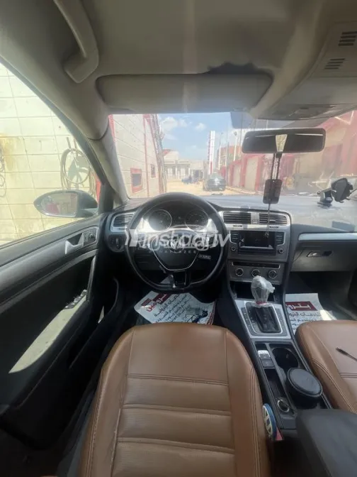 فولكس فاغن جولف 7 2015 أزرق غامق مستعملة للبيع - 2