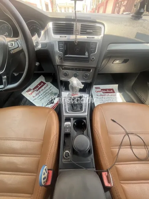 فولكس فاغن جولف 7 2015 أزرق غامق مستعملة للبيع - 3