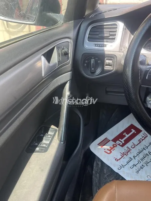 فولكس فاغن جولف 7 2015 أزرق غامق مستعملة للبيع - 5
