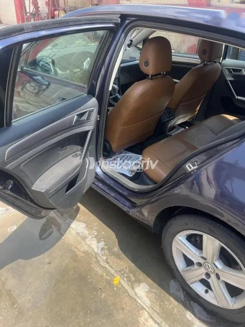 فولكس فاغن جولف 7 2015 أزرق غامق مستعملة للبيع - 7