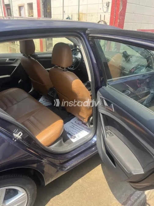 فولكس فاغن جولف 7 2015 أزرق غامق مستعملة للبيع - 9