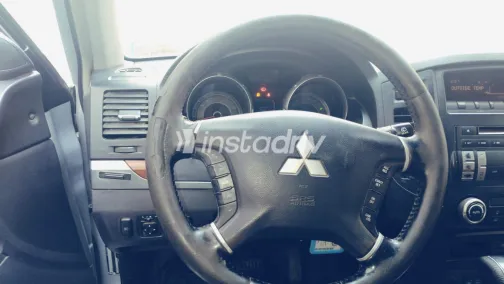 ميتسوبيشي باجيرو 2007 أبيض مستعملة للبيع - 5