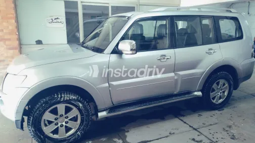 ميتسوبيشي باجيرو 2007 أبيض مستعملة للبيع - 8