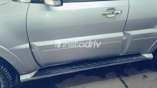 ميتسوبيشي باجيرو 2007 أبيض مستعملة للبيع - 9